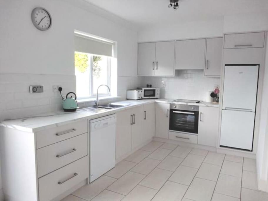 Townhouse Clifden: Located In The Heart Of Connemara Villa Exterior photo